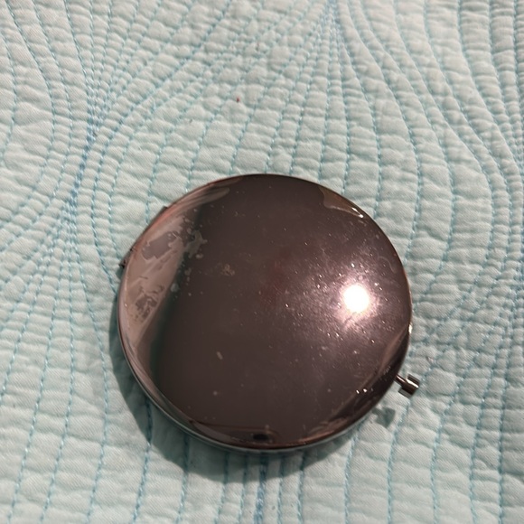 Dana Buchman cheetah design compact mirror with box - Picture 5 of 13